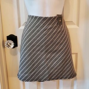 Stylish Black and White Patterned Skirt Sz 10